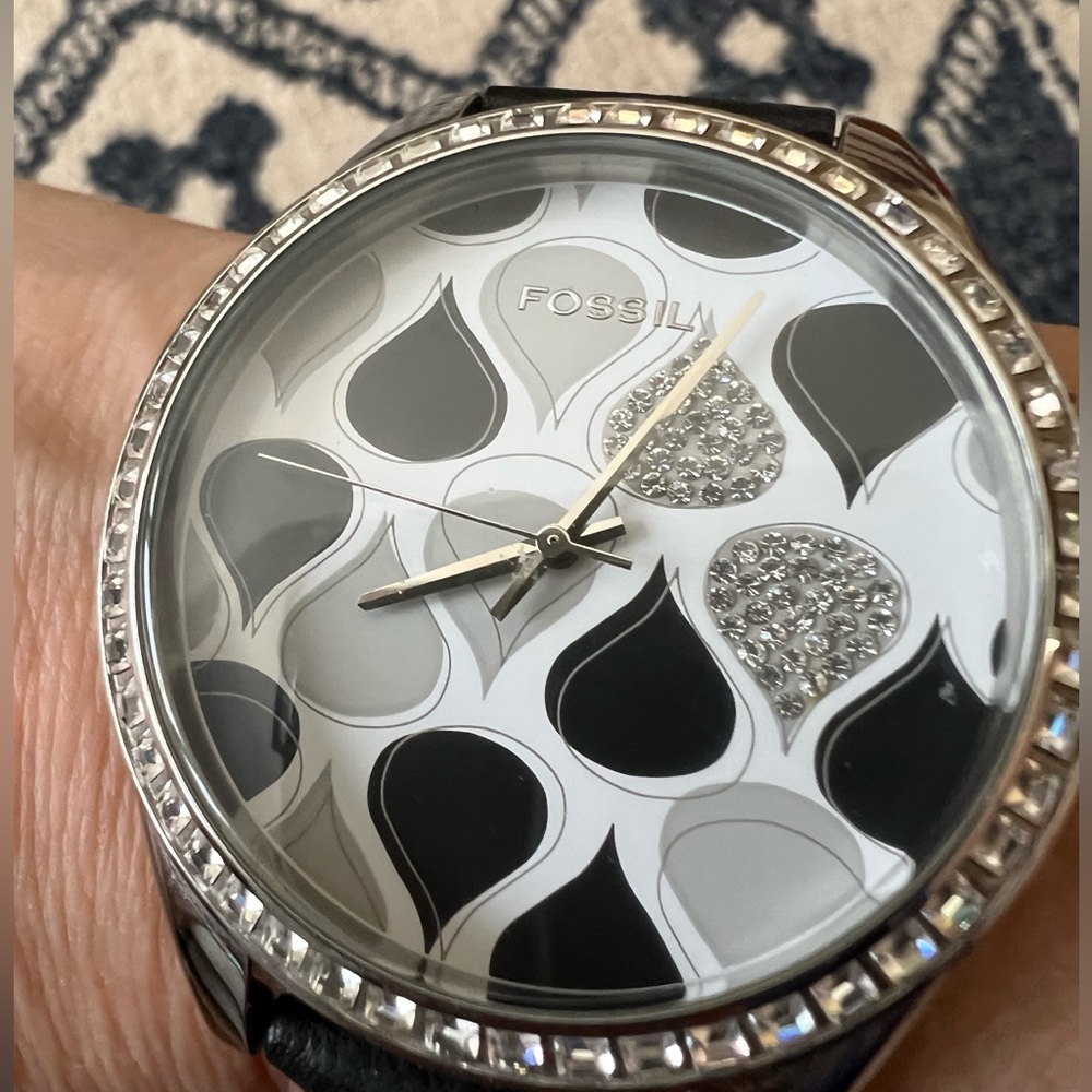 Fossil Watch - Unique Water Droplet face design with Crystal Accents. - Picture 2 of 12